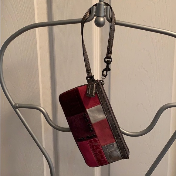 HOLIDAY COACH WRISTLET - Picture 2 of 7